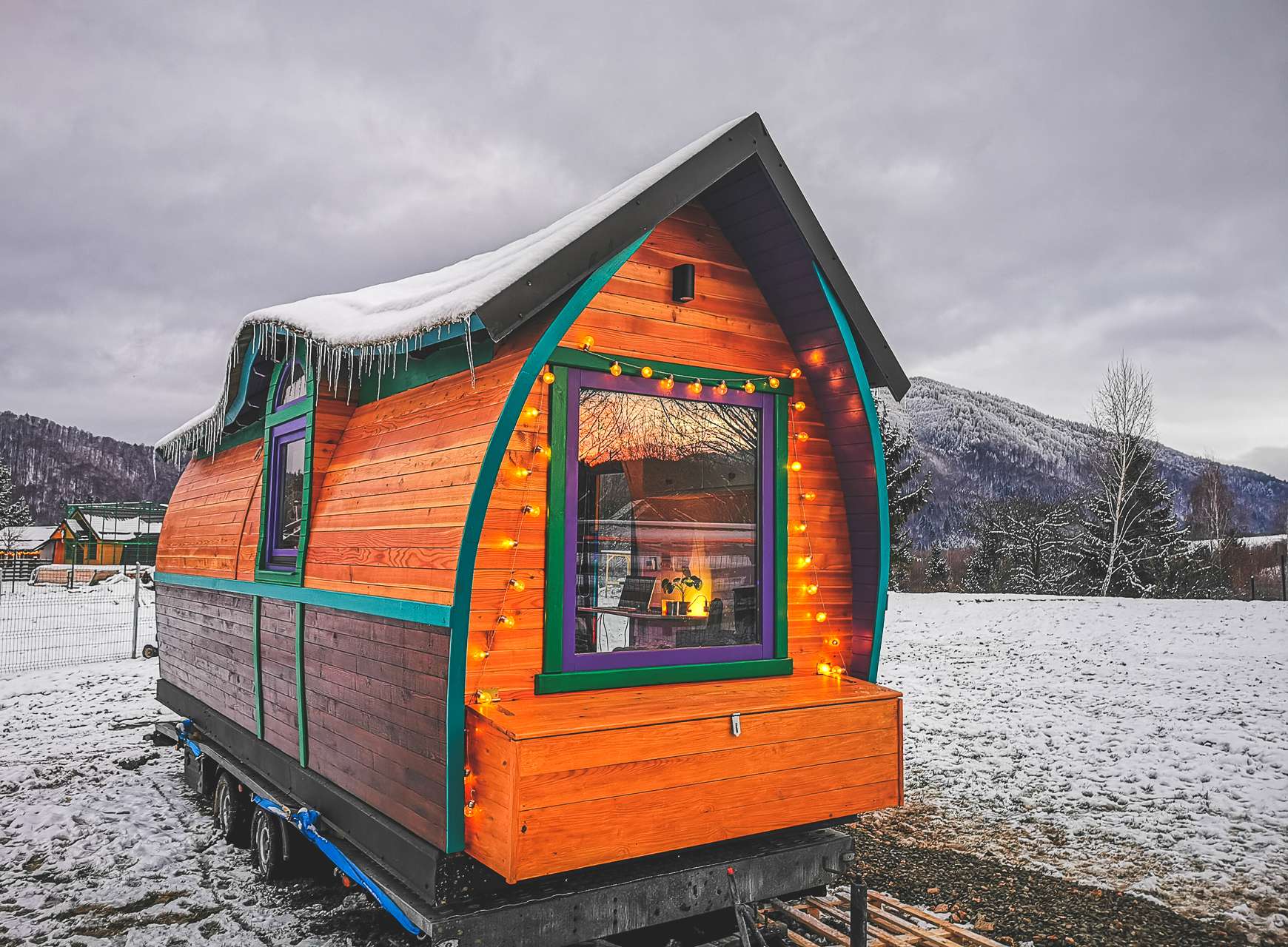 pura-vida-huts-joy-13