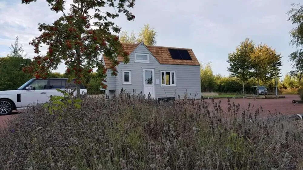 What are Tiny Houses? The Pros and Cons of Choosing a House on Wheels