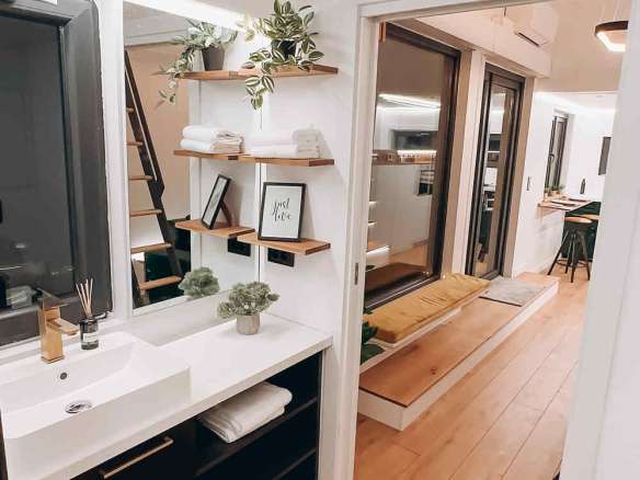 Tiny ShowHome for 4-6 people, 2 lofts