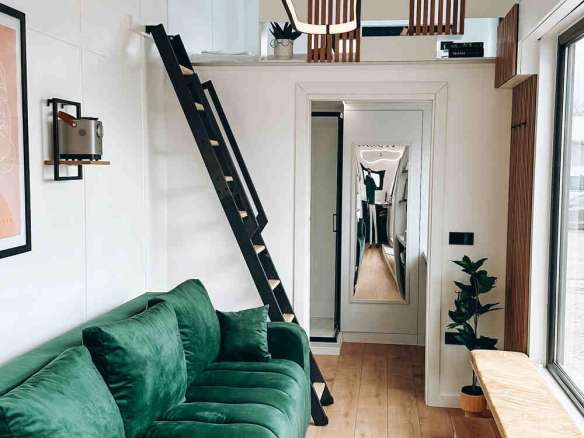 Tiny ShowHome for 4-6 people, 2 lofts