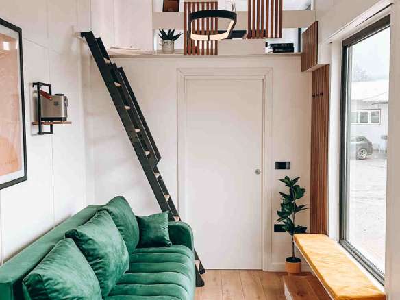 Tiny ShowHome for 4-6 people, 2 lofts