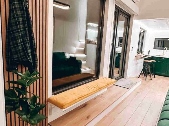 Tiny ShowHome for 4-6 people, 2 lofts