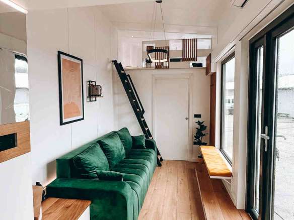 Tiny ShowHome for 4-6 people, 2 lofts