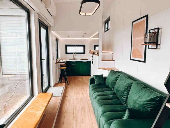 Tiny ShowHome for 4-6 people, 2 lofts