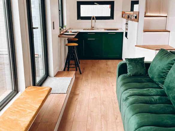 Tiny ShowHome for 4-6 people, 2 lofts