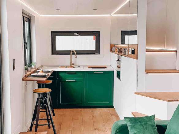 Tiny ShowHome for 4-6 people, 2 lofts