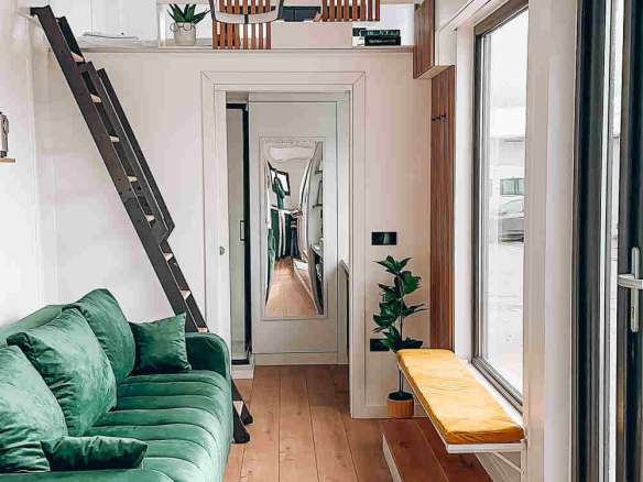 Tiny ShowHome for 4-6 people, 2 lofts