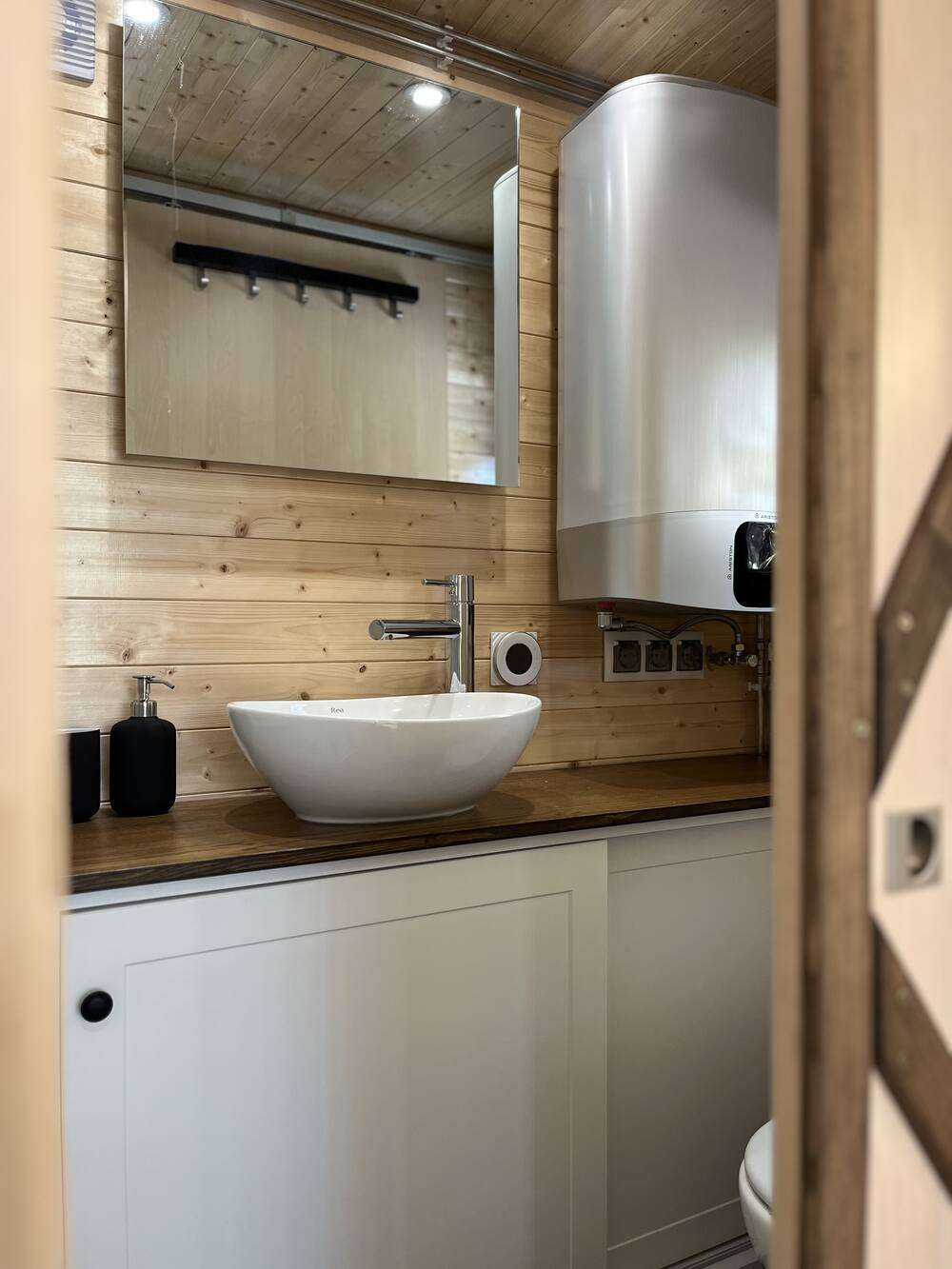 aurora-company-forest-00033