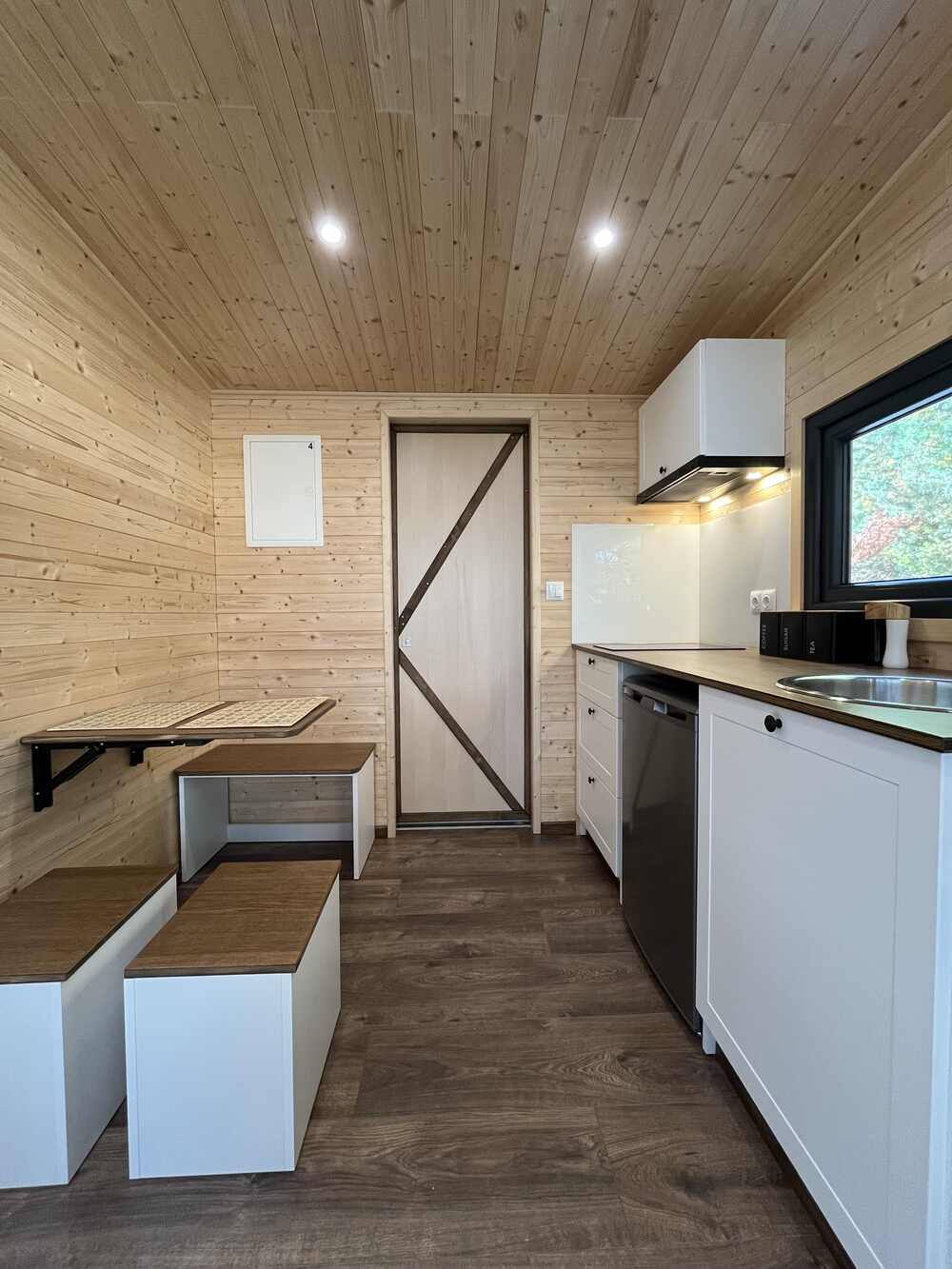 aurora-company-forest-00037