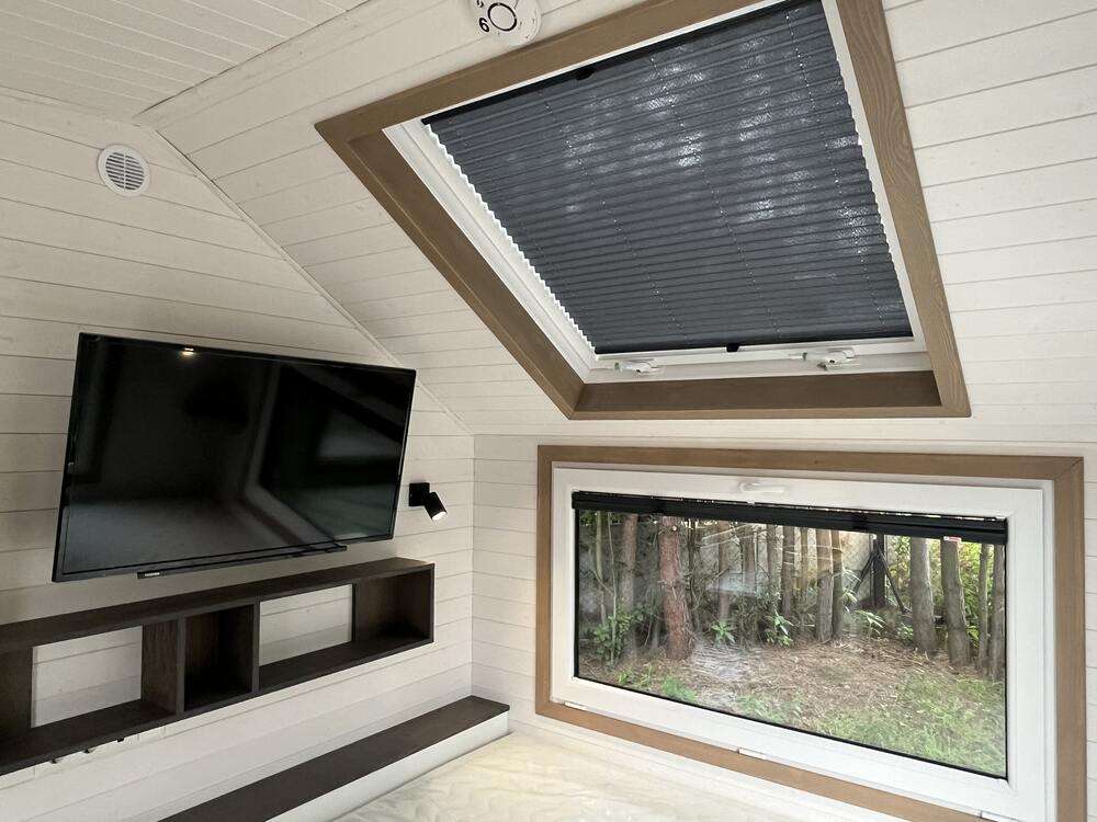 aurora-company-moon-00018