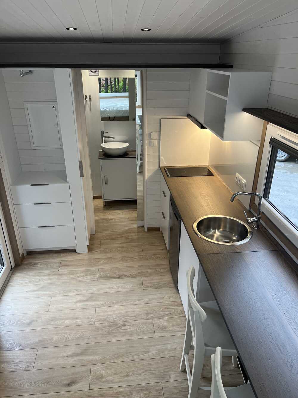 aurora-company-moon-00019