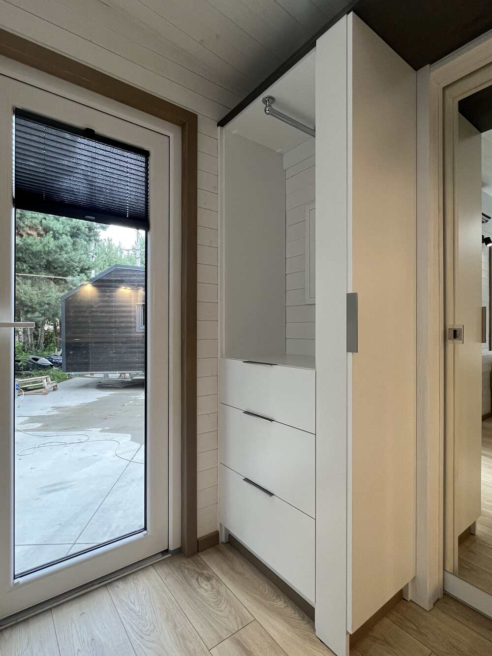 aurora-company-moon-00029