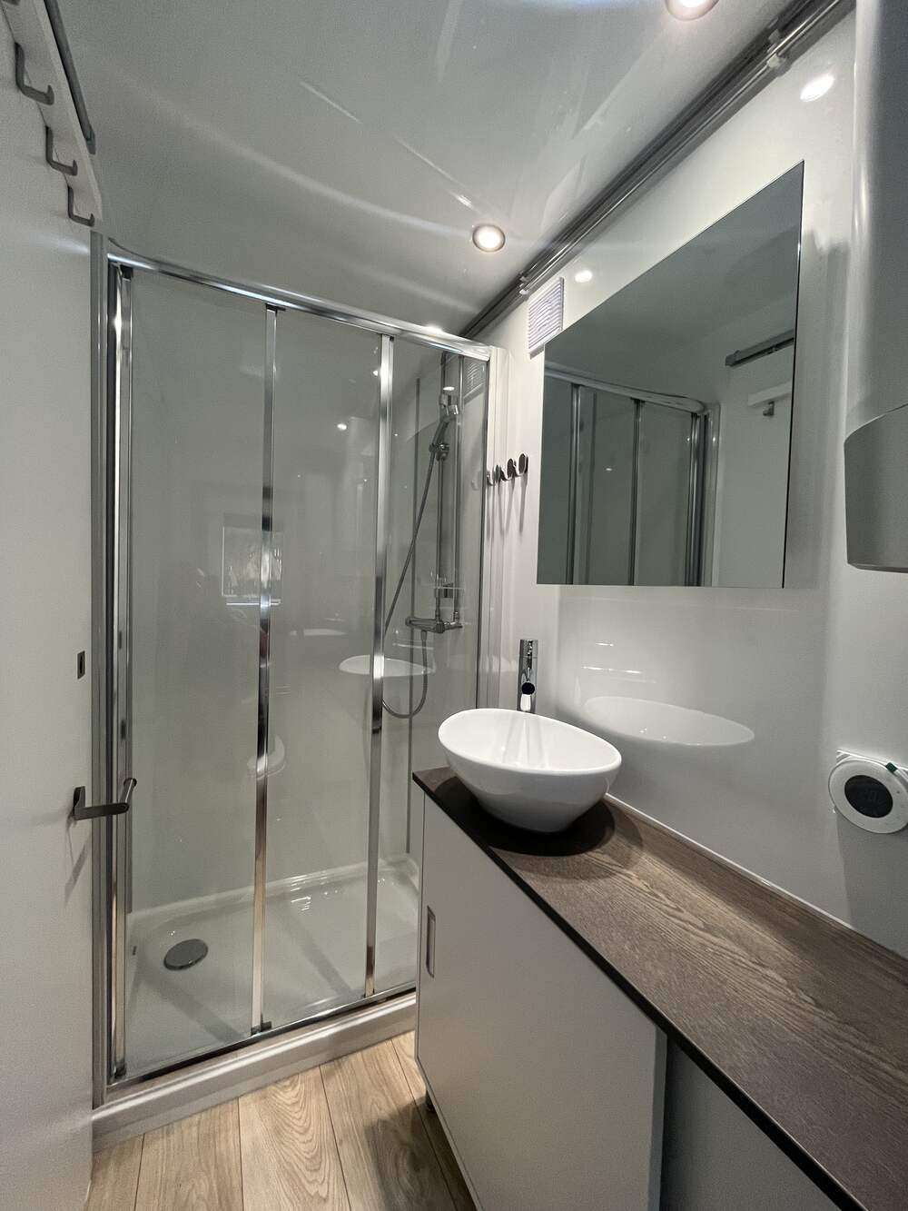 aurora-company-moon-00033