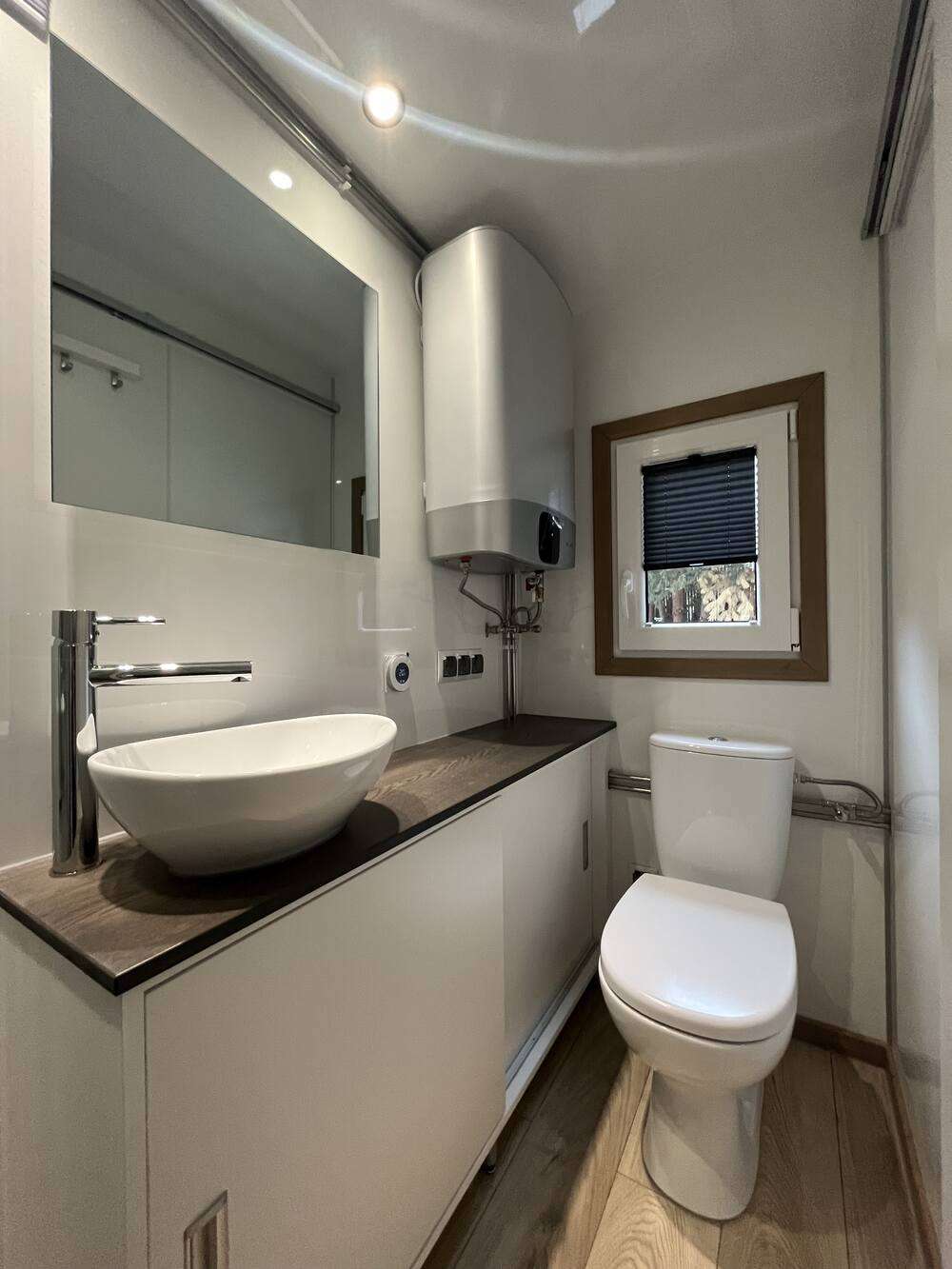 aurora-company-moon-00034