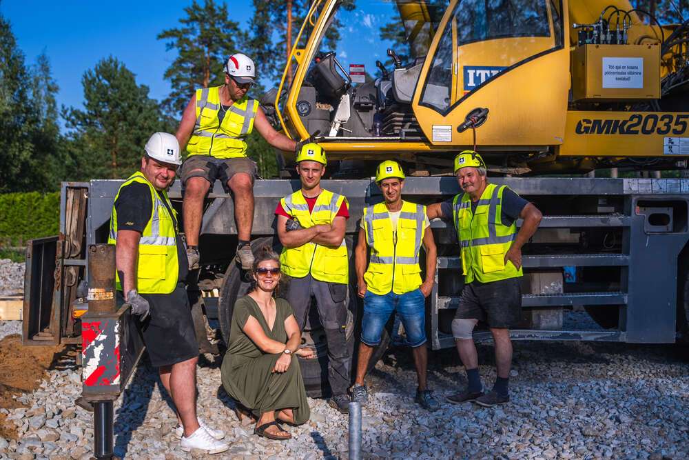 Margus Kilbal (left) and Katrin Vares with part of the ODYL installation team