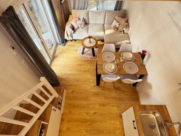 SMILE- Dejlig, lys og rummelig tiny living