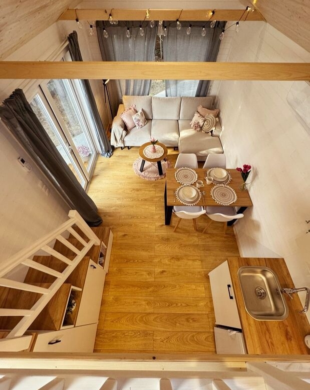 SMILE- Dejlig, lys og rummelig tiny living