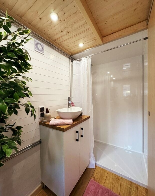 SMILE- Dejlig, lys og rummelig tiny living