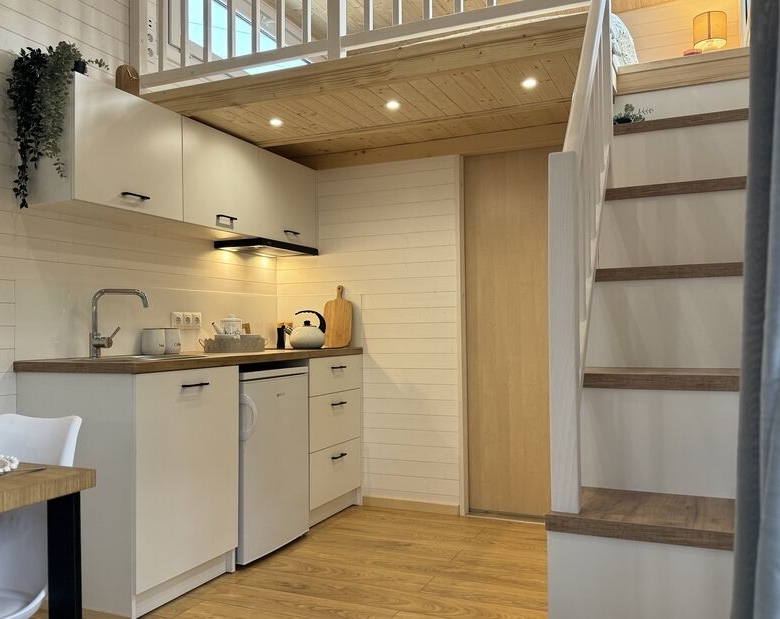 SMILE- Dejlig, lys og rummelig tiny living