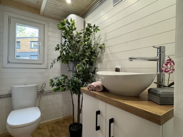 SMILE- Dejlig, lys og rummelig tiny living