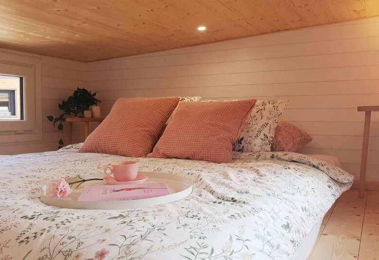SMILE- Dejlig, lys og rummelig tiny living