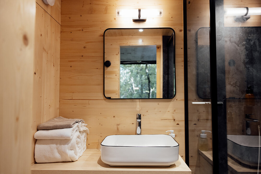 tiny house salle de bain_processed_by_imagy TINY HOUSE SIGNATUR 2 PAX