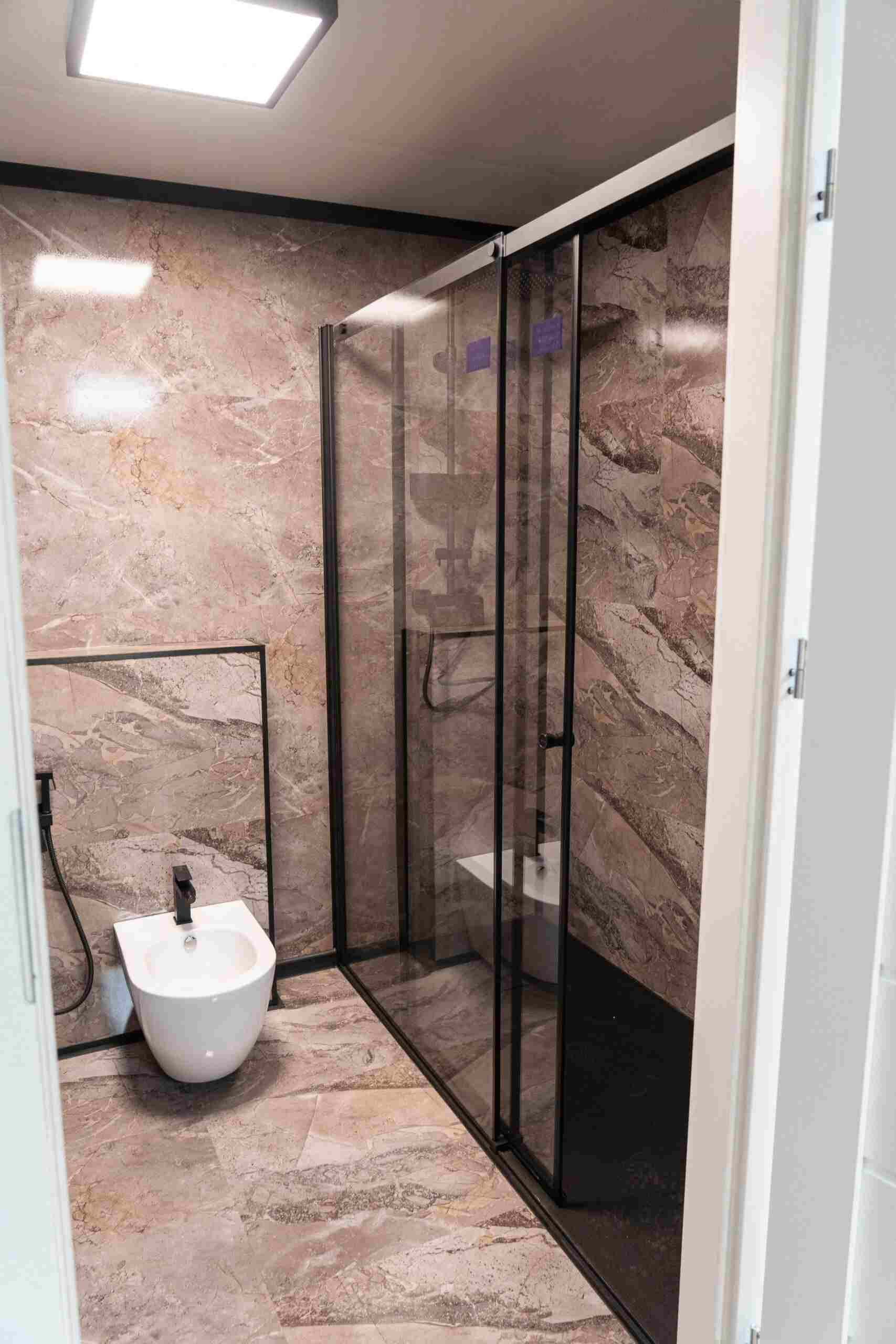 große Dusche Modell 12×4